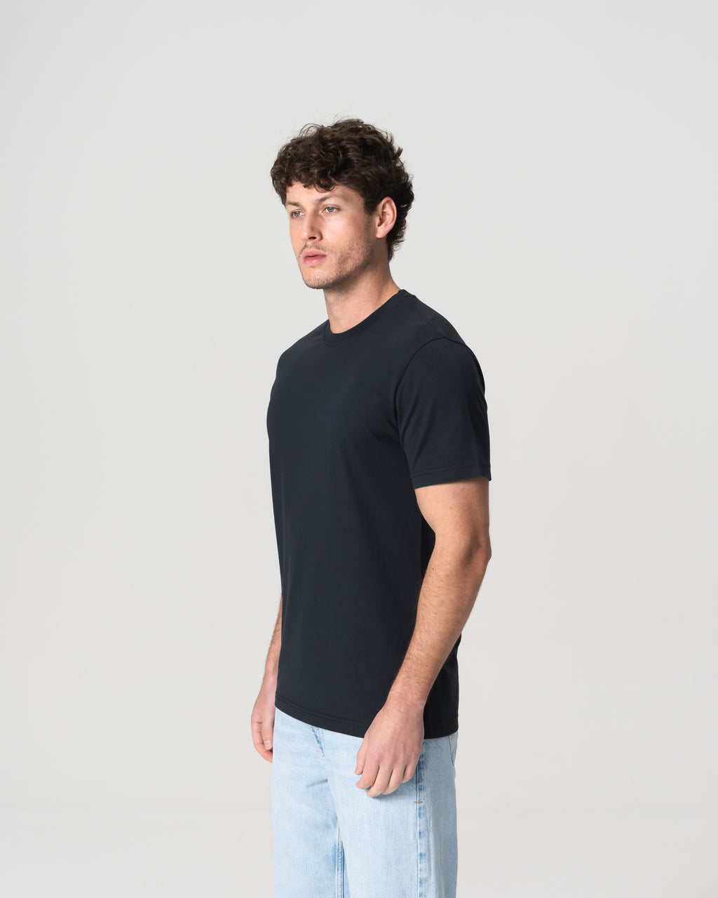 Camiseta Azul-Marinho Leve com Logo Bordado