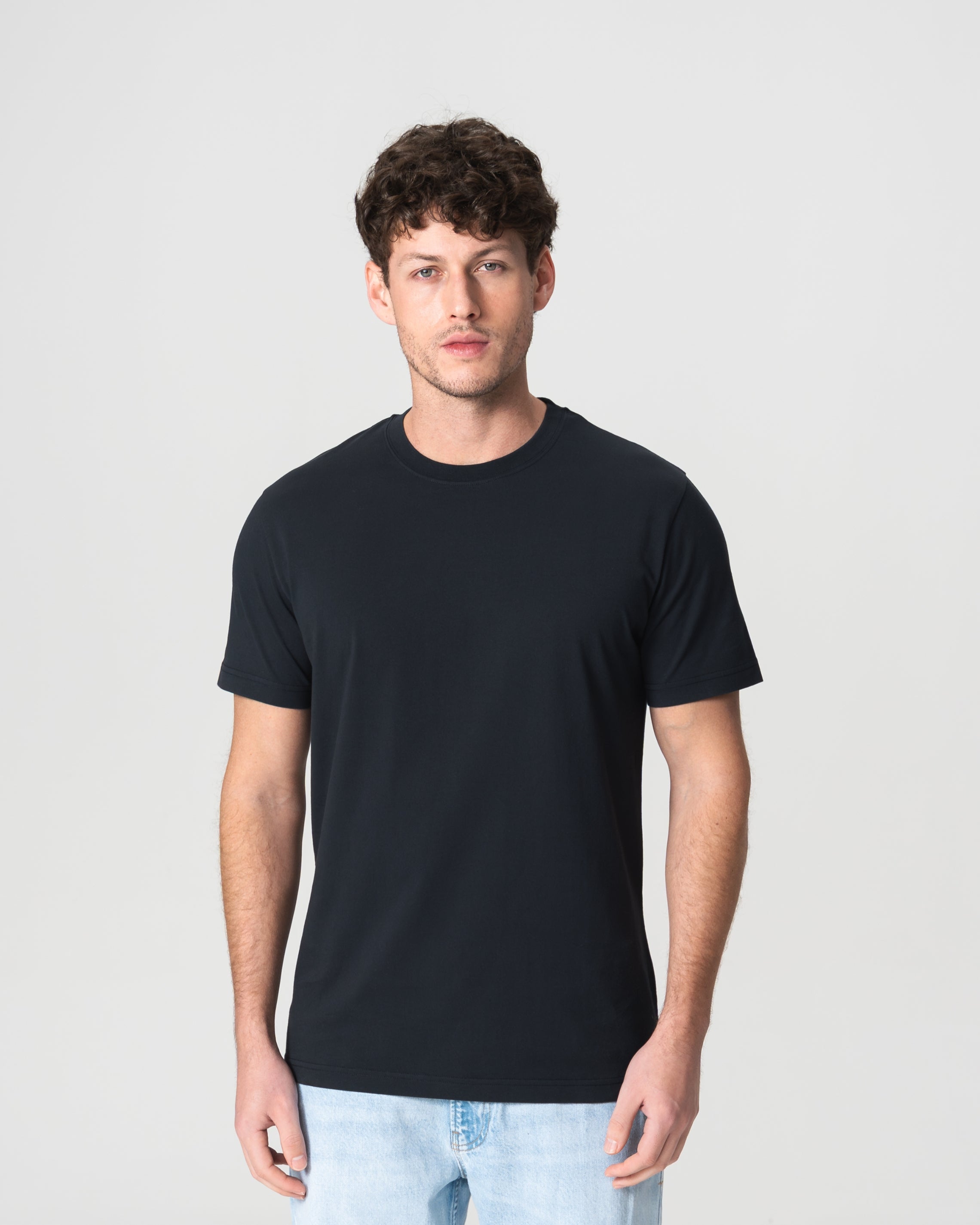 Camiseta Azul-Marinho Leve com Logo Bordado