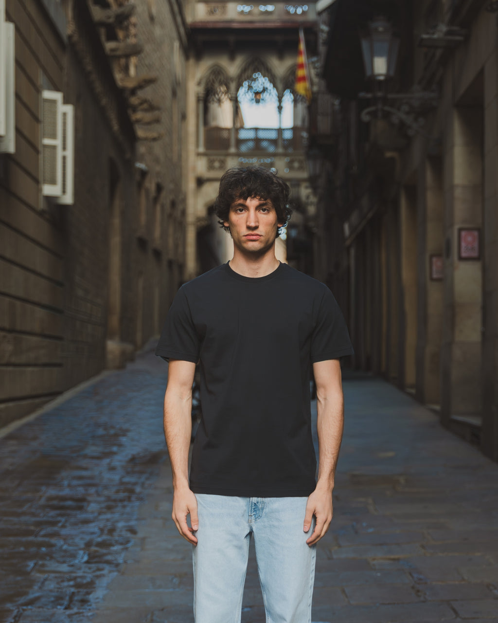 Camiseta Azul-Marinho Leve com Logo Bordado