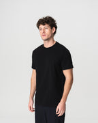 Camiseta Preta Leve com Logo Bordado
