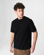 Camiseta Preta Estruturada com Logo Bordado