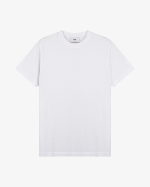 Camiseta Branca Leve com Logo Bordado