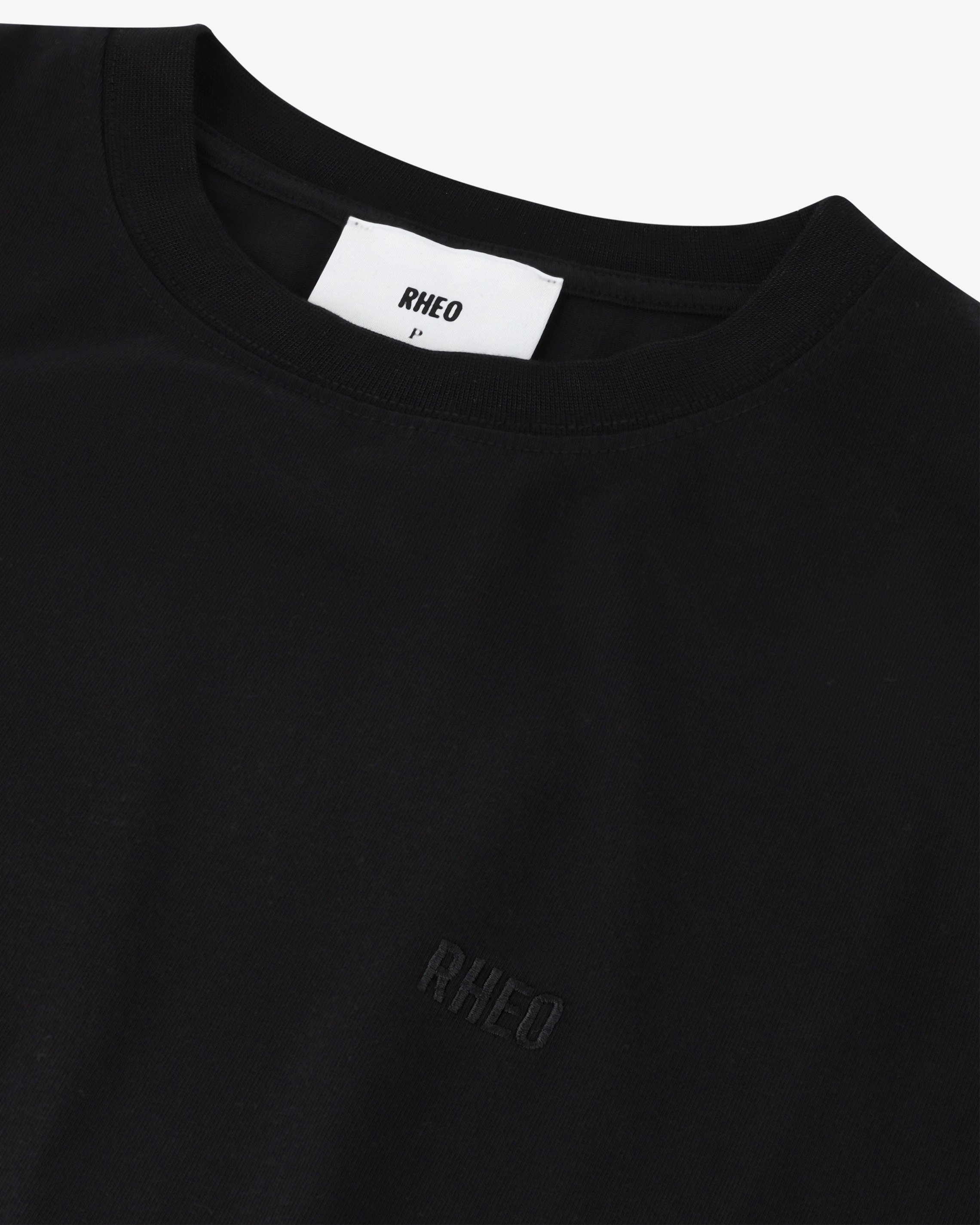 Camiseta Preta Estruturada com Logo Bordado