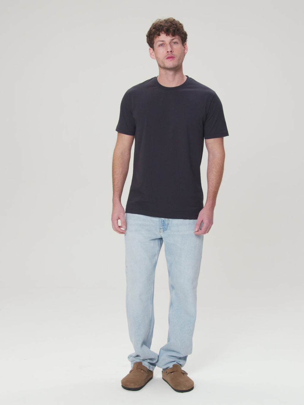 Camiseta Azul-Marinho Leve com Logo Bordado