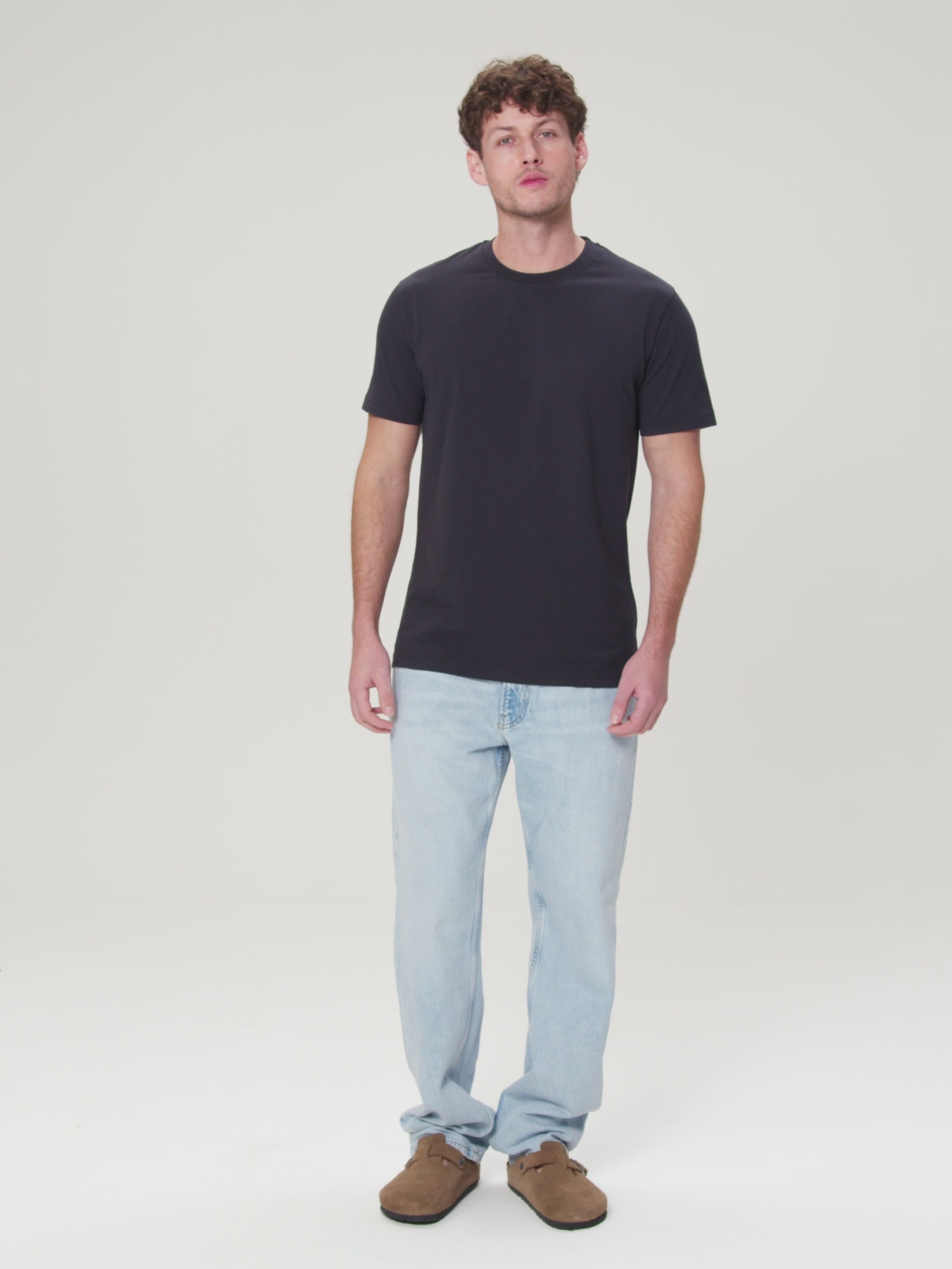 Camiseta Azul-Marinho Leve com Logo Bordado